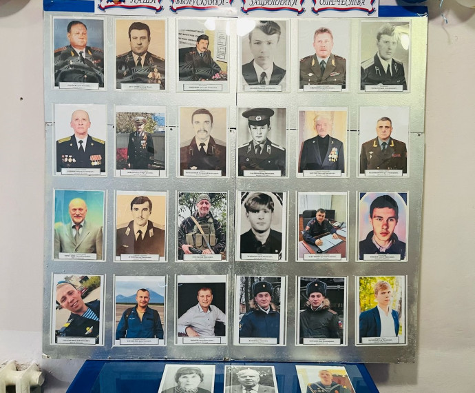 17.02.2025 г. ФОТОВЫСТАВКА «ЕСТЬ ТАКАЯ ПРОФЕССИЯ – РОДИНУ ЗАЩИЩАТЬ!».