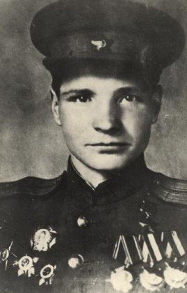22.04.2025 г. 80 ЛЕТ НАЗАД УМЕР ОТ РАН ВЫПУСКНИК НАШЕЙ ШКОЛЫ, ГЕРОЙ СОВЕТСКОГО СОЮЗА СТАРШИЙ ЛЕЙТЕНАНТ БАРАНОВ ИВАН ЕГОРОВИЧ.